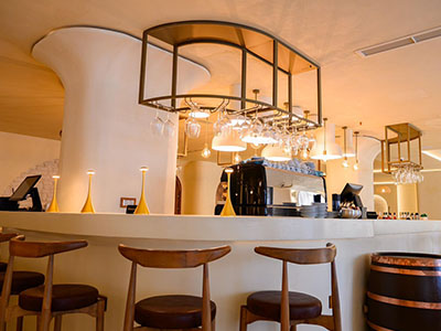 Strukture metalike per varjene e gotave ne banka Strukture metalike per varjene e gotave ne banka